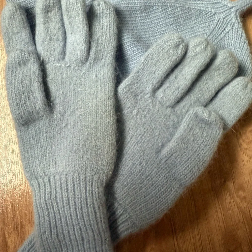 twik Light Blue Knit Gloves and Beanie Set